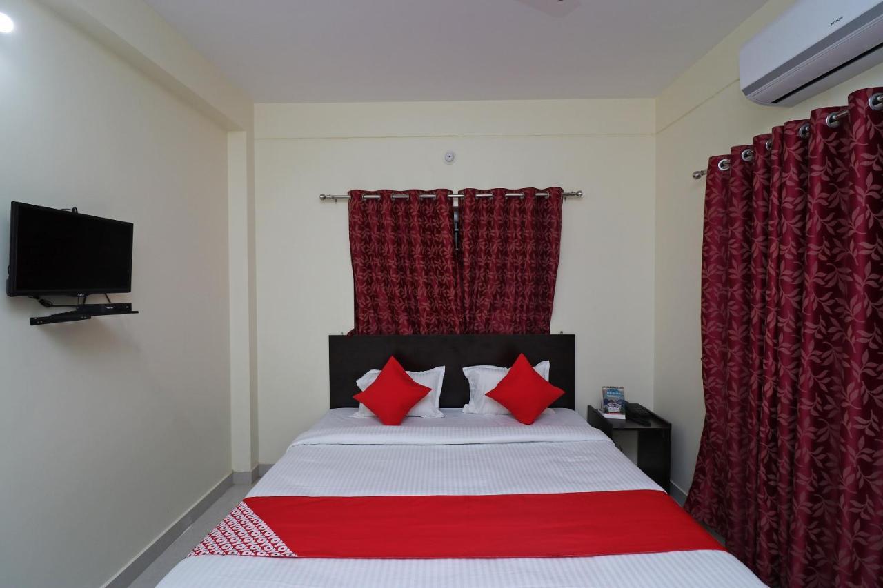 Oyo Hotel Ayush Palace Kattak Kültér fotó